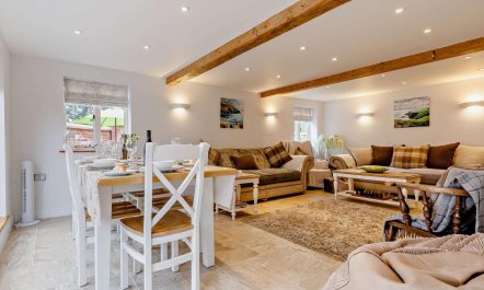 3 Bed in Whitchurch 2