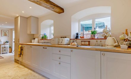 3 Bed in Whitchurch 9