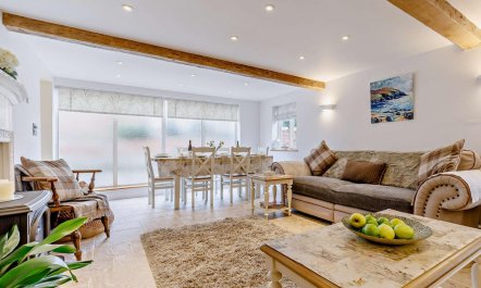 3 Bed in Whitchurch 1