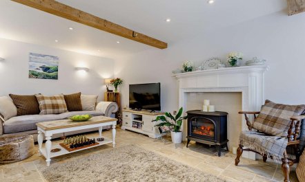 3 Bed in Whitchurch 6