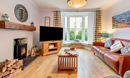 3 Bed in Tenby 1
