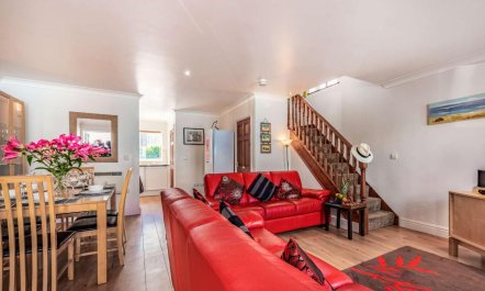 3 Bed in Freshwater East 4