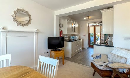 2 Bed in Aberdyfi 3