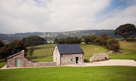 2 Bed in Pontypool 1