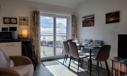 3 Bed in Ferryside 0