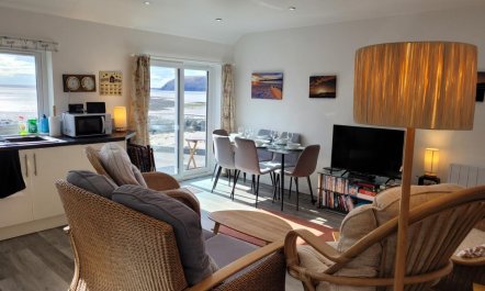 3 Bed in Ferryside 5