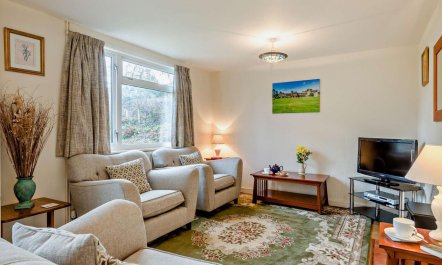 2 Bed in Bridport 1