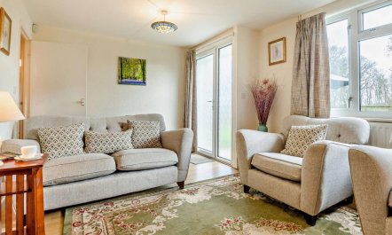 2 Bed in Bridport 2