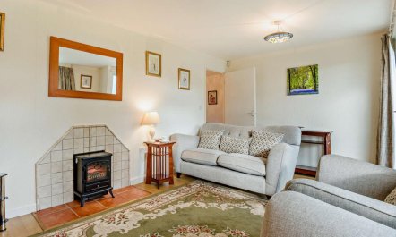 2 Bed in Bridport 3