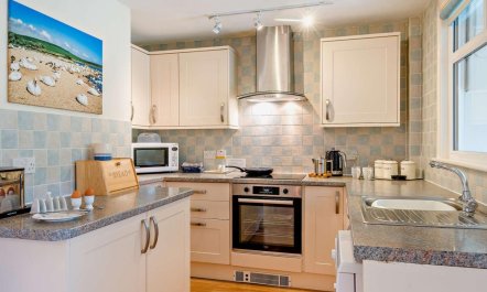 2 Bed in Bridport 5