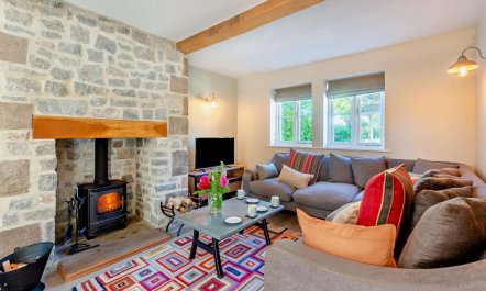 4 Bed in Brassington 1