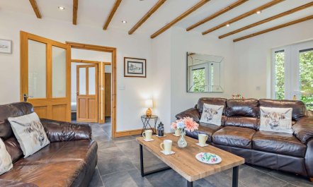 2 Bed in Tyn-y-gongl 1