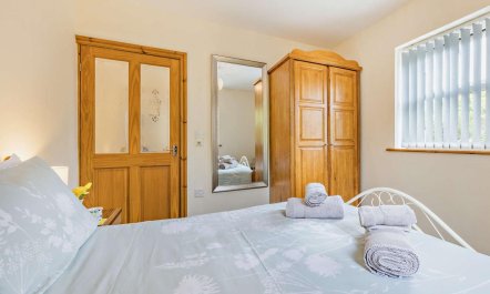 2 Bed in Tyn-y-gongl 5