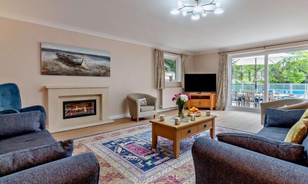 5 Bed in Woodbridge 2