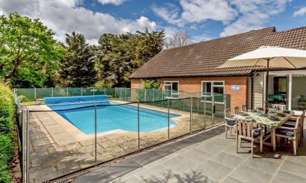 5 Bed in Woodbridge 2