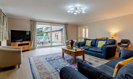 5 Bed in Woodbridge 1