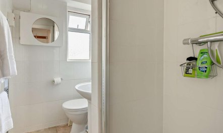 1 Bed in Tenby 7