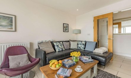 3 Bed in Tenby 1