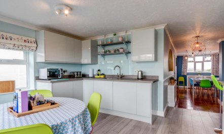 4 Bed in Burnham -on- Sea 4