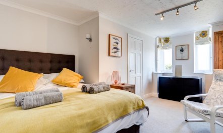 4 Bed in Burnham -on- Sea 7