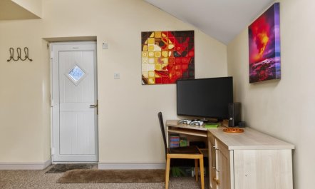 2 Bed in Beaminster 7