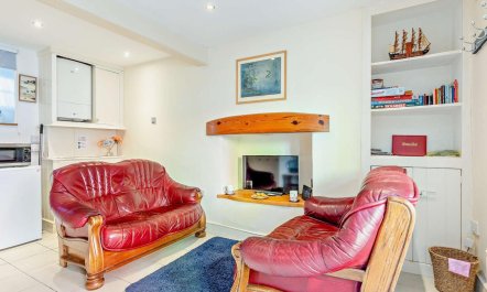 2 Bed in Aberdyfi 3