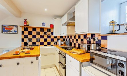 2 Bed in Aberdyfi 6