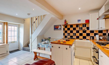 2 Bed in Aberdovey 0