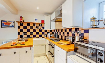 2 Bed in Aberdovey 4