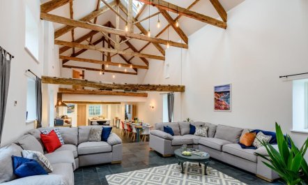 6 Bed in Petrockstow