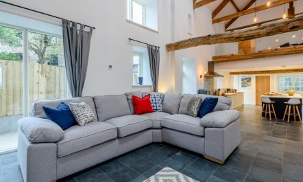 6 Bed in Petrockstow 2