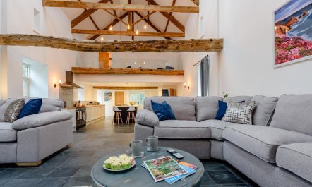 6 Bed in Petrockstow 1
