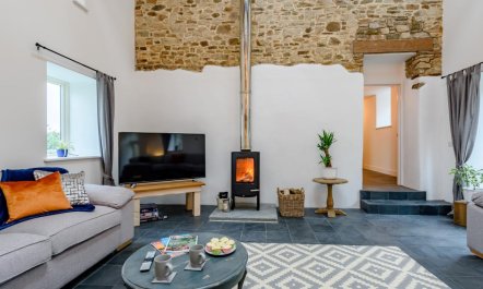 6 Bed in Petrockstow 4