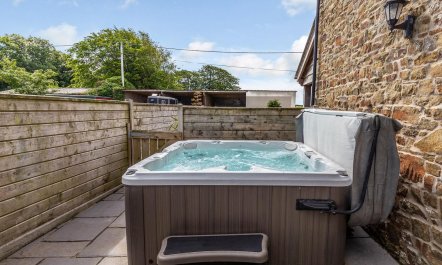 6 Bed in Holsworthy 1