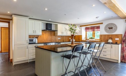 6 Bed in Holsworthy 7