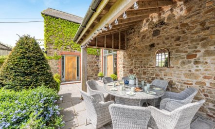 6 Bed in Holsworthy 5