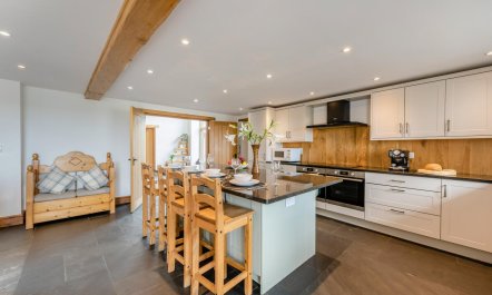 6 Bed in Holsworthy 2
