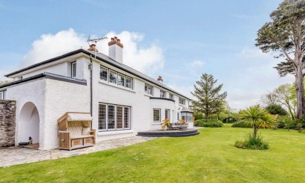 7 Bed in Poughill