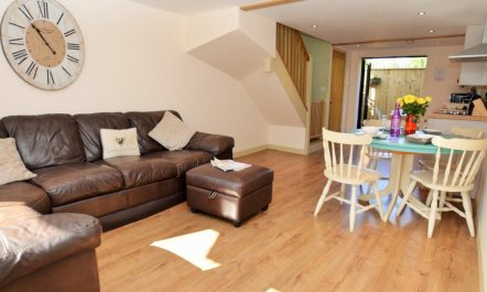 1 Bed in Axminster 1