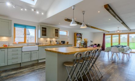 4 Bed in Dorchester 8
