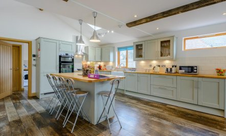 4 Bed in Owermoigne 1