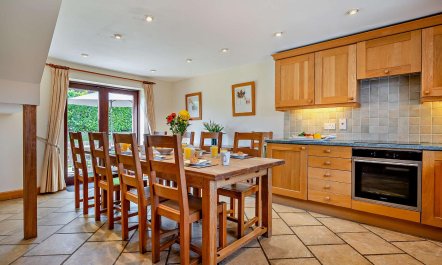 4 Bed in Stratford -upon- Avon 8