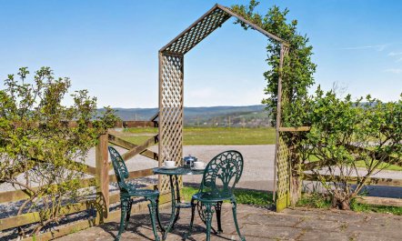 2 Bed in Toft Hill 1