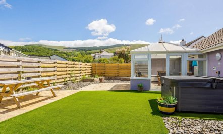 3 Bed in Fairbourne 1