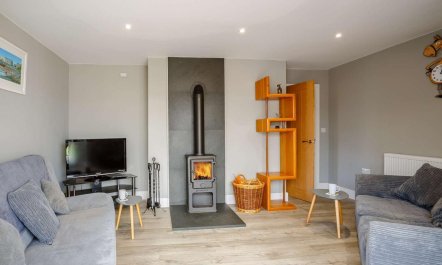 3 Bed in Fairbourne 2