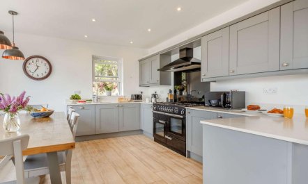 4 Bed in Aberdovey 3