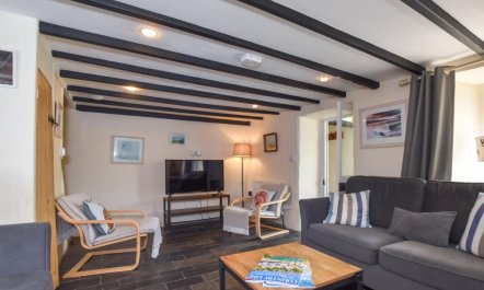 3 Bed in Northcott Mouth 3