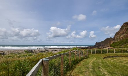 3 Bed in Northcott Mouth 1