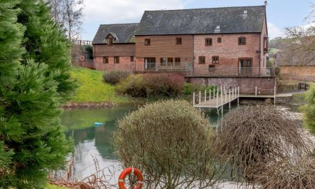 4 Bed in Newtown 1