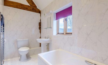 4 Bed in Newtown 9